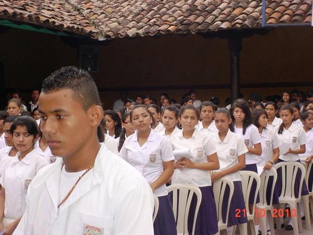 Una vista de los estudiantes durante la misa por el descanso eterno de Ana Salvadora